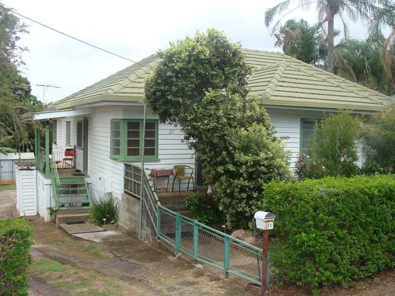 31 Barrinia St, Manly QLD 4179
