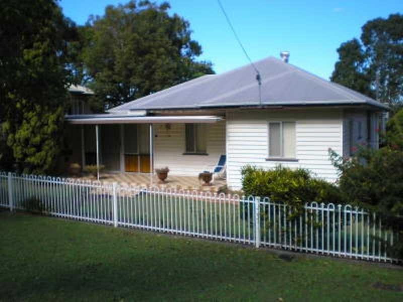 17 Barrinia St, Manly QLD 4179