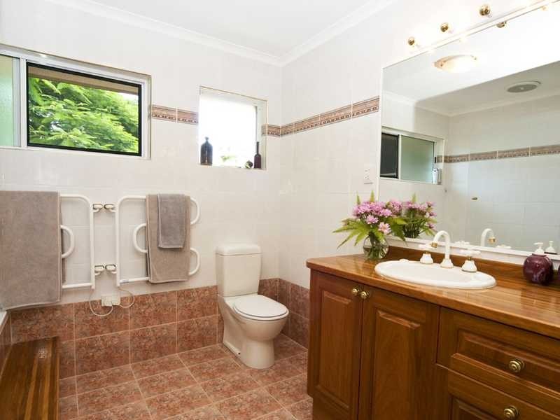 71 Roseberry Parade, Wynnum QLD 4178