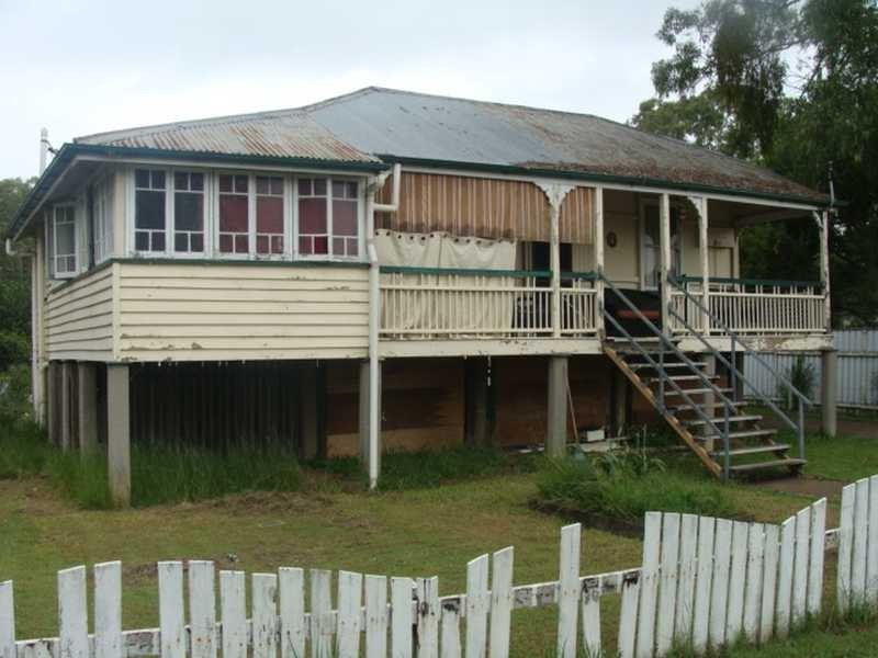 212 Kianawah Rd, Wynnum West QLD 4178