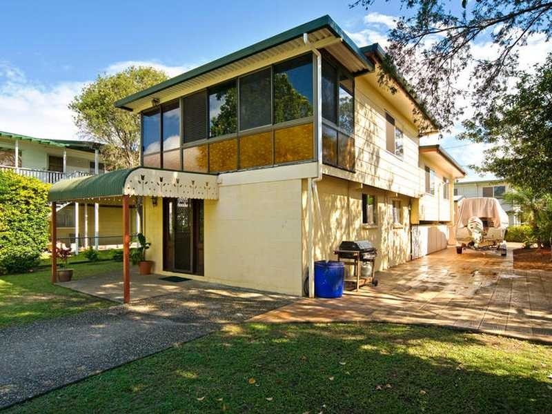 223 Kianawah Rd, Wynnum West QLD 4178