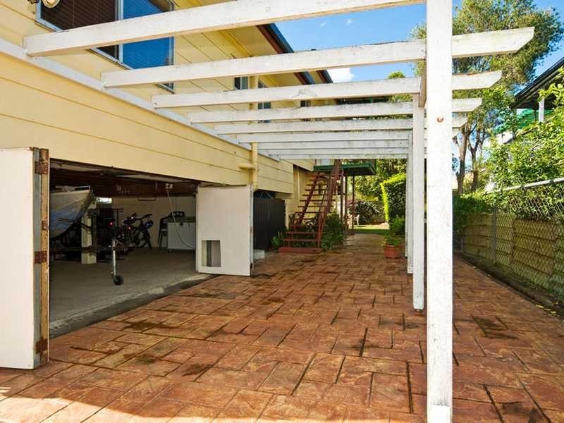 223 Kianawah Rd, Wynnum West QLD 4178