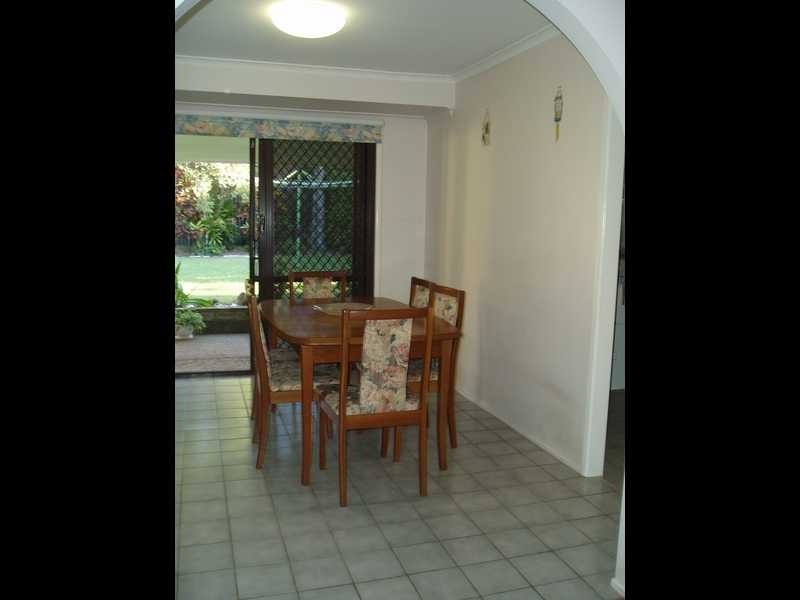 10 Beverley Road, Wynnum West QLD 4178