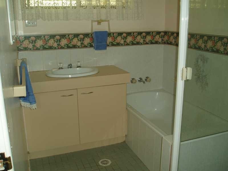 10 Beverley Road, Wynnum West QLD 4178