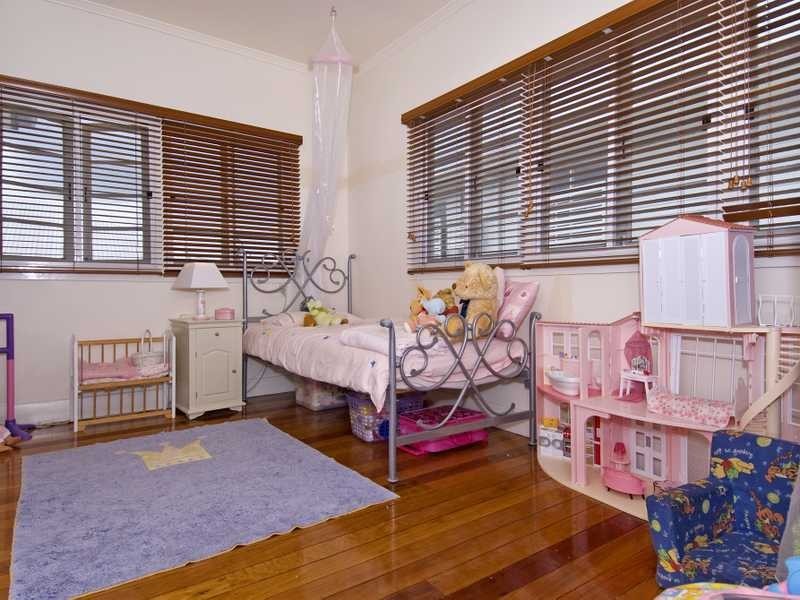 17 Parkview Avenue, Wynnum QLD 4178