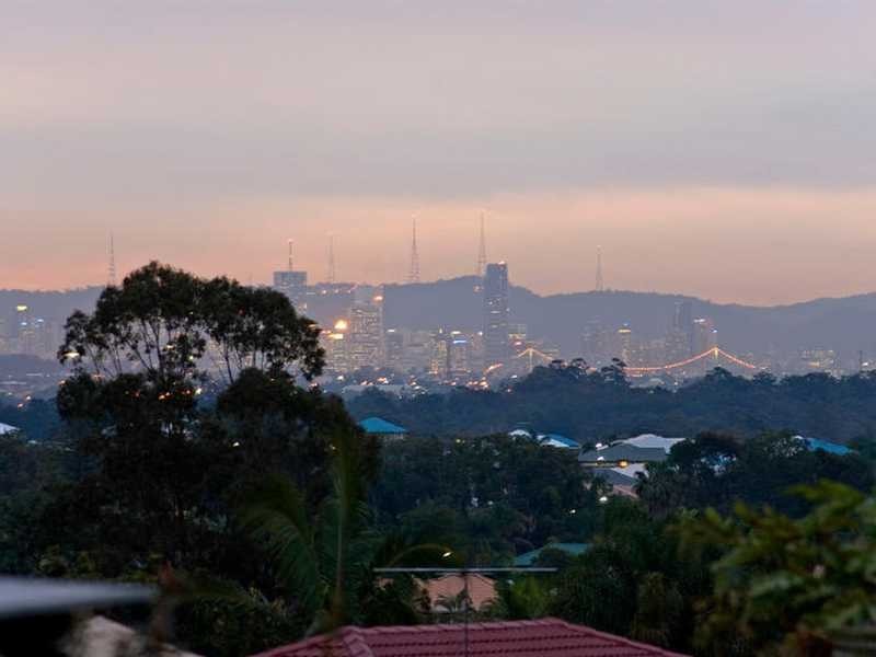 4 Radford Rd, Manly West QLD 4179