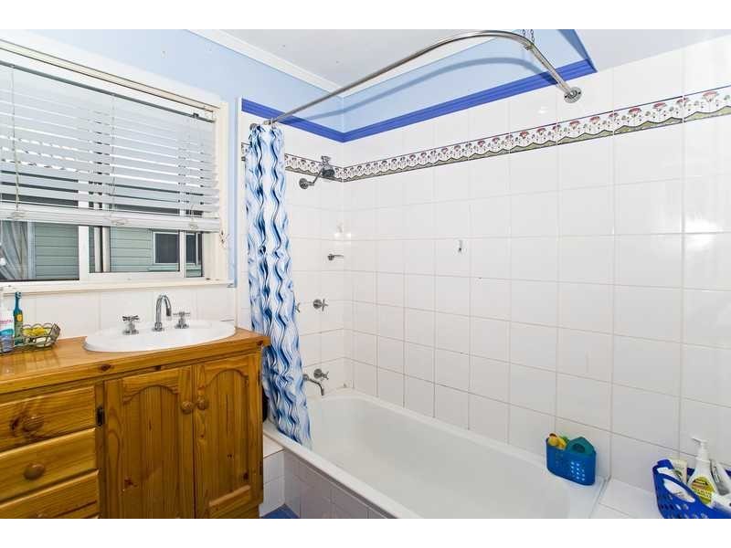 68 Greta St, Manly West QLD 4179