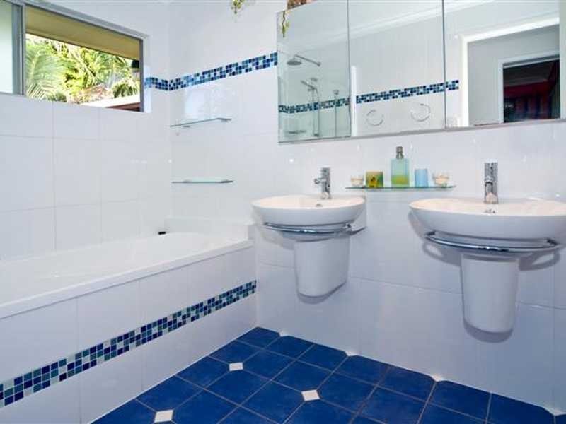 8 Ian St, Lota QLD 4179