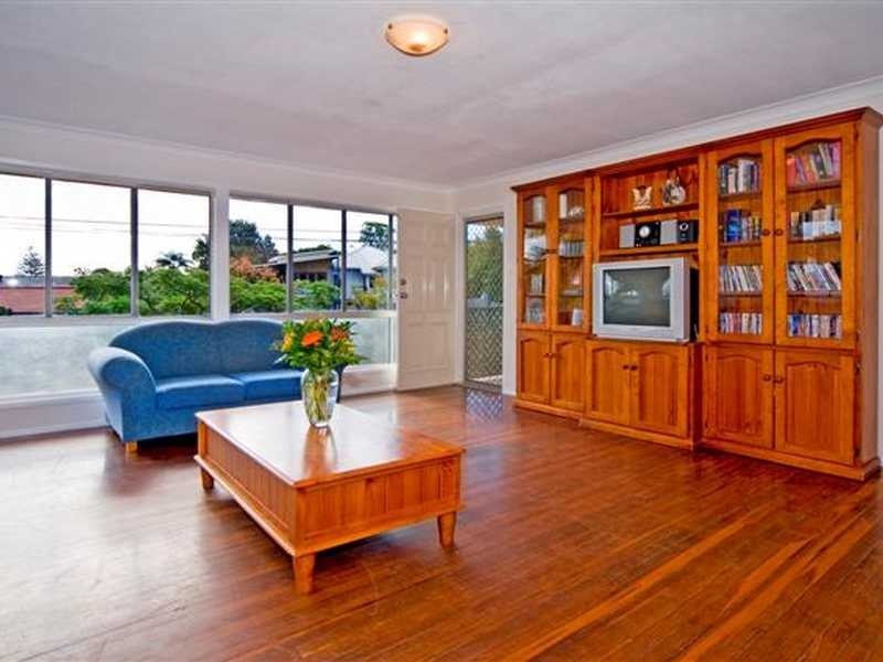 8 Ian St, Lota QLD 4179