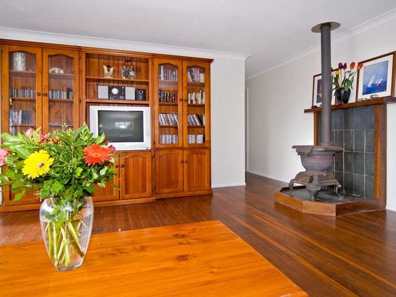 8 Ian St, Lota QLD 4179