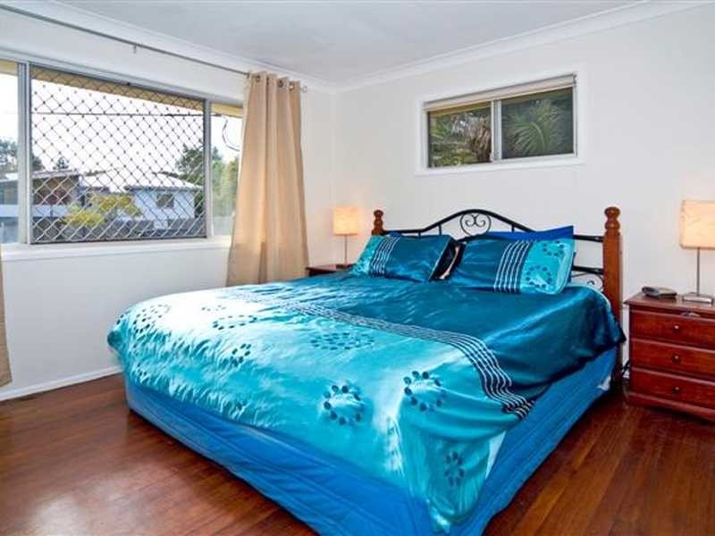 8 Ian St, Lota QLD 4179