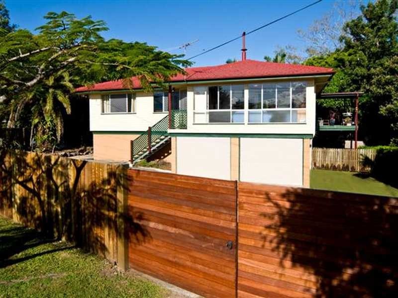 8 Ian St, Lota QLD 4179