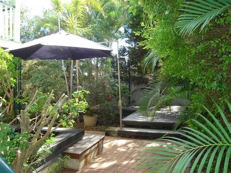 849 Esplanade, Lota QLD 4179