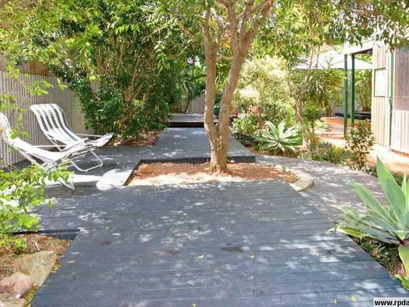 849 Esplanade, Lota QLD 4179