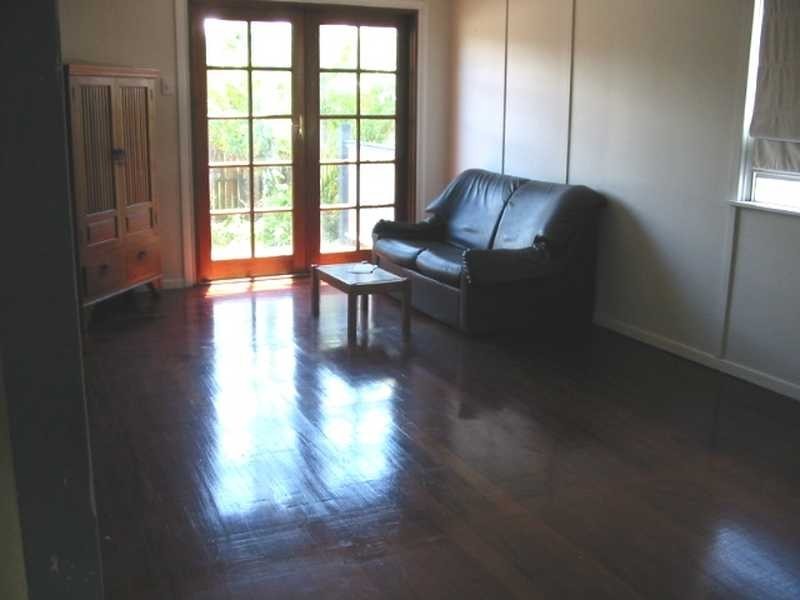 87 Whites Rd, Manly West QLD 4179