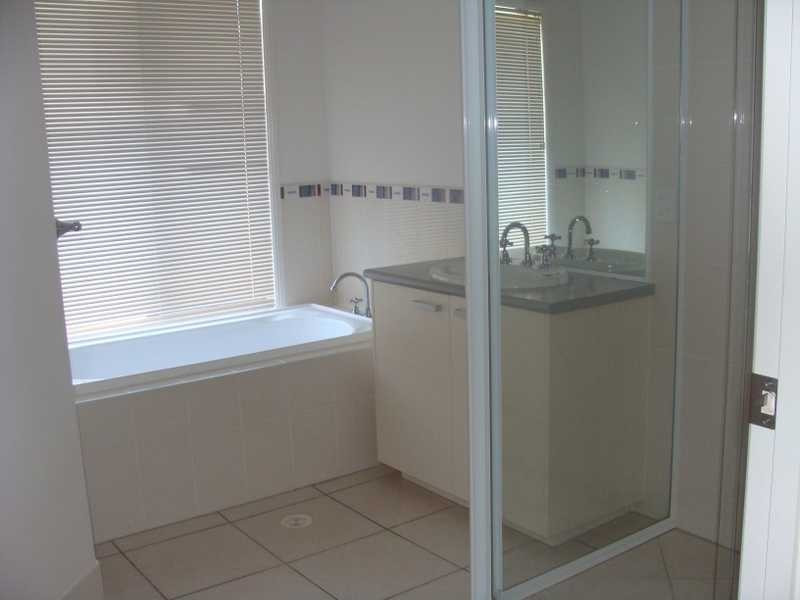 36 Brookside Place, Lota QLD 4179