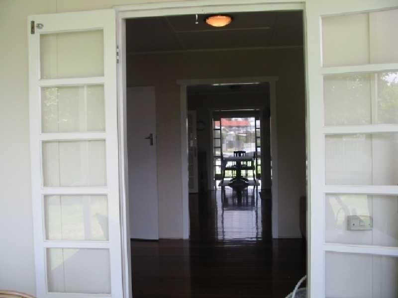 32 Stewart Pde, Manly QLD 4179