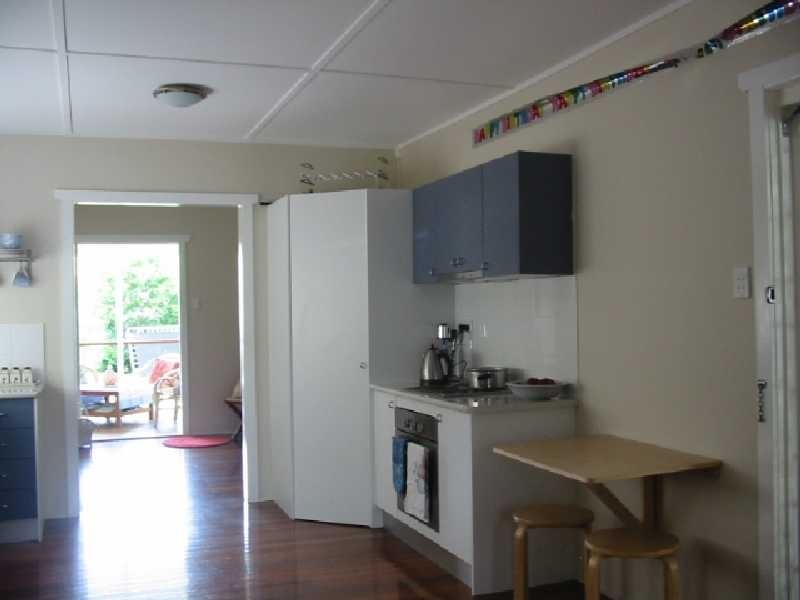 32 Stewart Pde, Manly QLD 4179