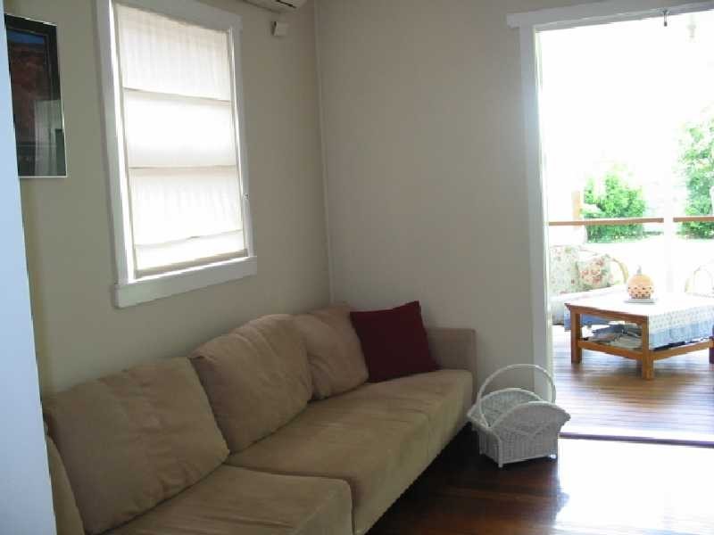 32 Stewart Pde, Manly QLD 4179