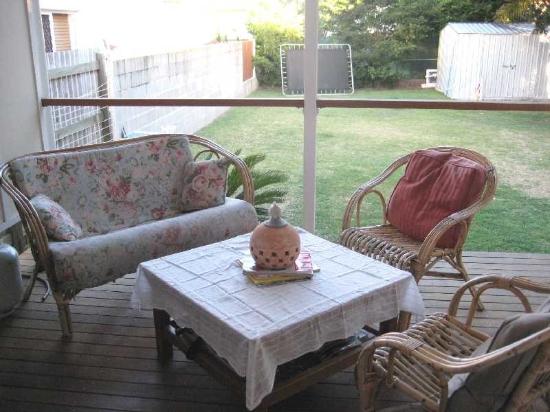 32 Stewart Pde, Manly QLD 4179