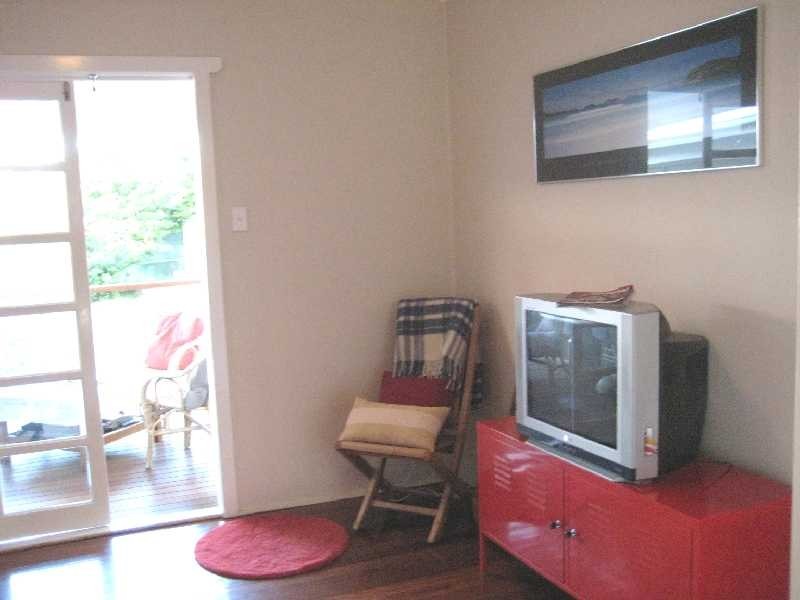 32 Stewart Pde, Manly QLD 4179