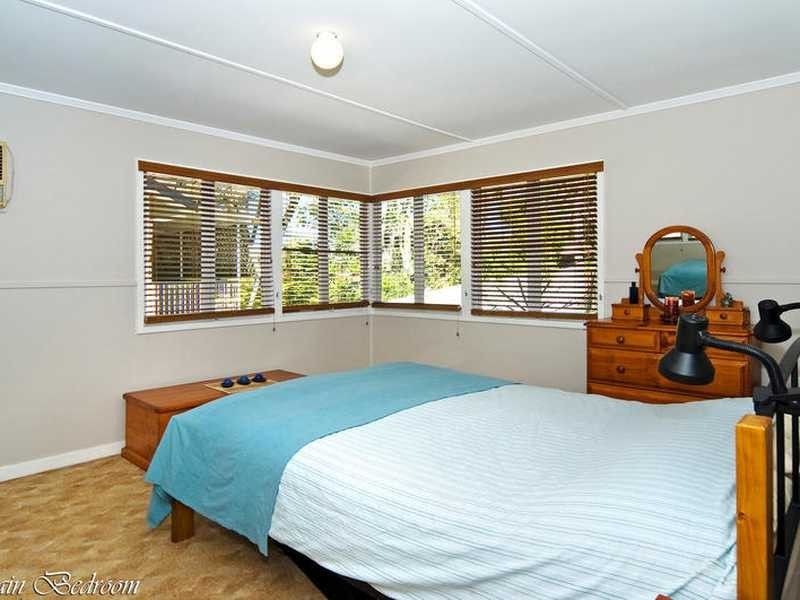 19 Bushing Street, Wynnum West QLD 4178