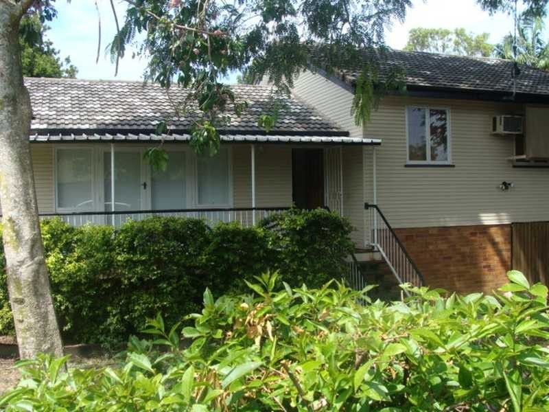 17 Bushing Street, Wynnum West QLD 4178