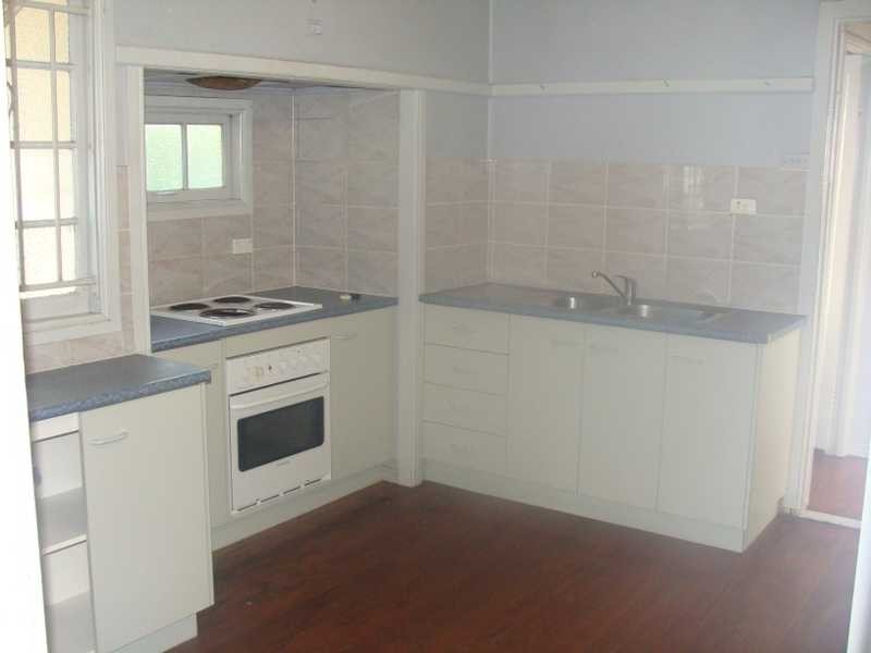 90 Emsworth Street, Wynnum QLD 4178