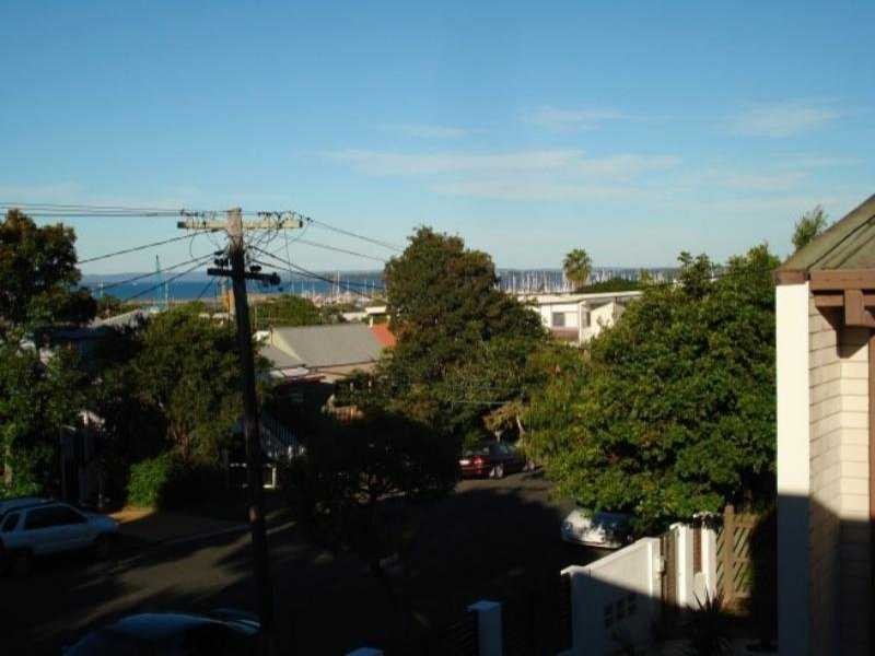 2/139 Melville Terrace, Manly QLD 4179