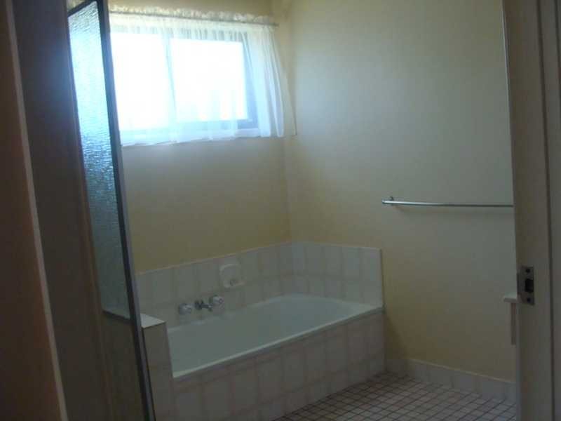 8 Akonna Street, Wynnum QLD 4178