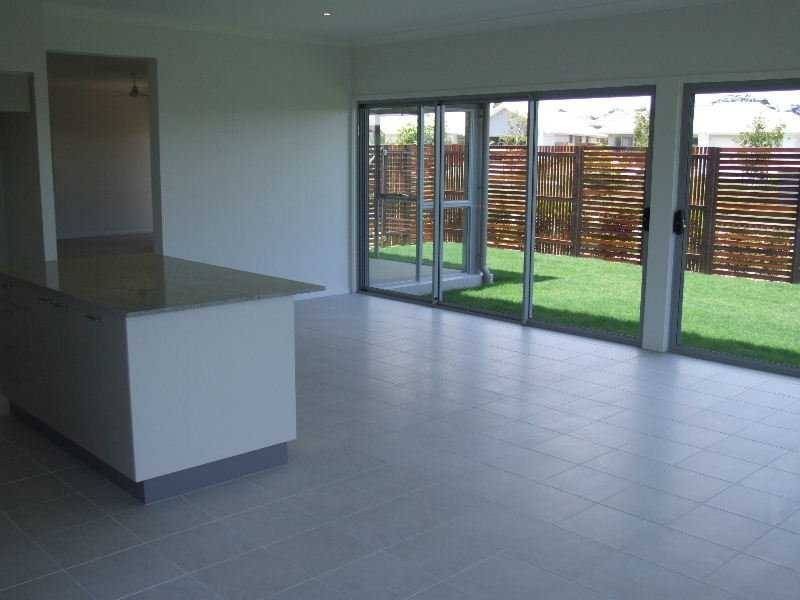 19 Franklin Street, Wakerley QLD 4154