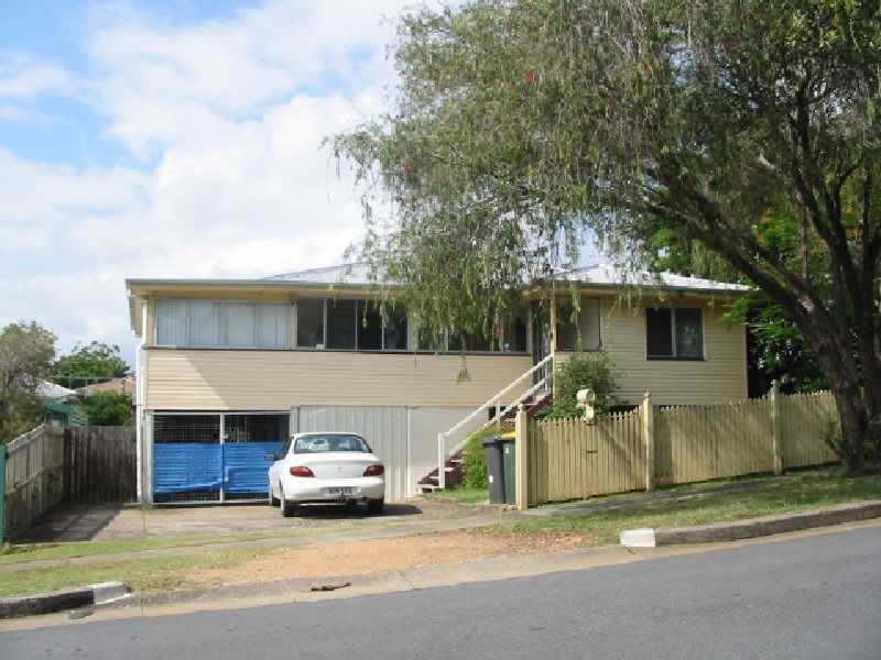 12 Villiers St, Lota QLD 4179