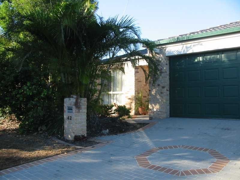 42 Samantha Street, Wynnum West QLD 4178