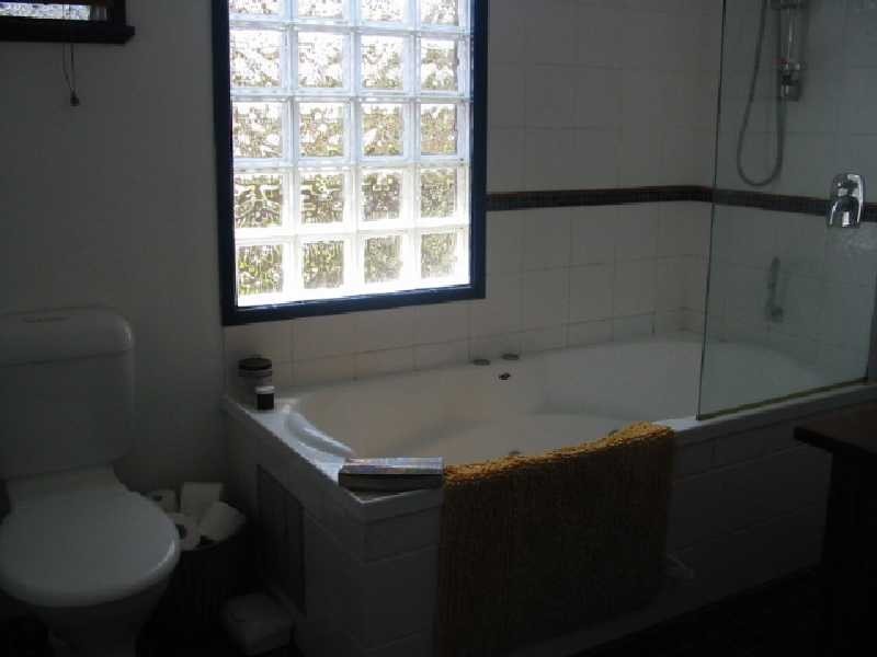 11 Arakurta Street, Lota QLD 4179