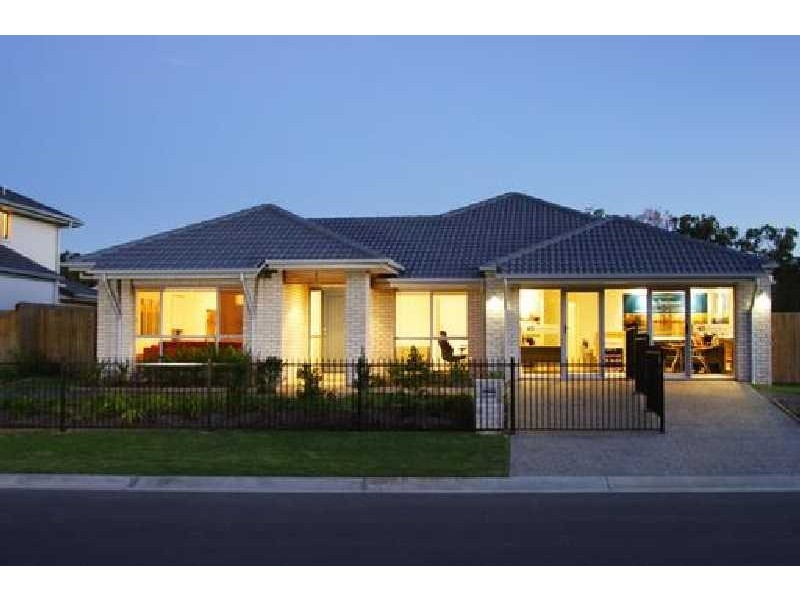 18 Azure Avenue, Redland Bay QLD 4165