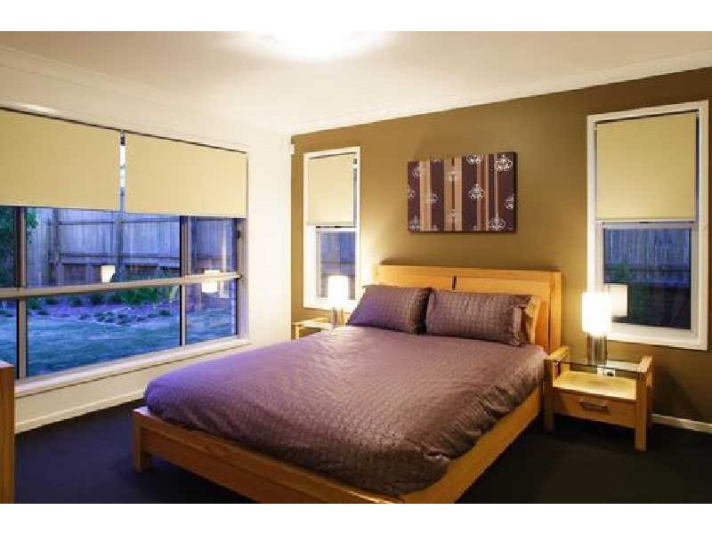 18 Azure Avenue, Redland Bay QLD 4165