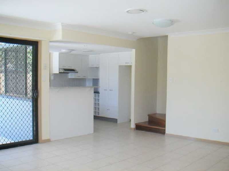 3/4 Emsworth Street, Wynnum QLD 4178