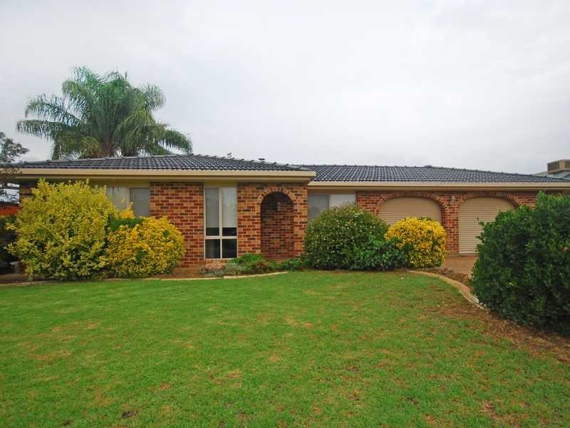 43 Nardoo Street, Glenfield Park NSW 2650
