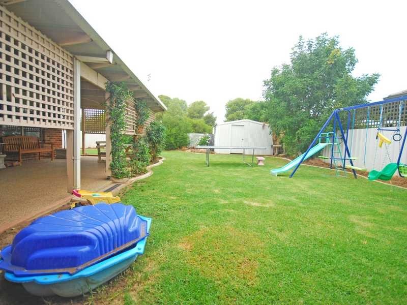 43 Nardoo Street, Glenfield Park NSW 2650