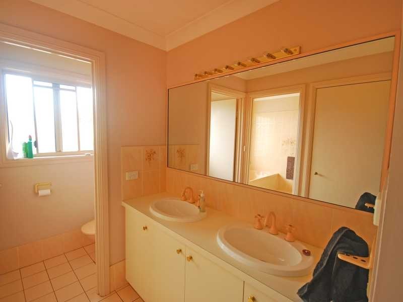 43 Nardoo Street, Glenfield Park NSW 2650