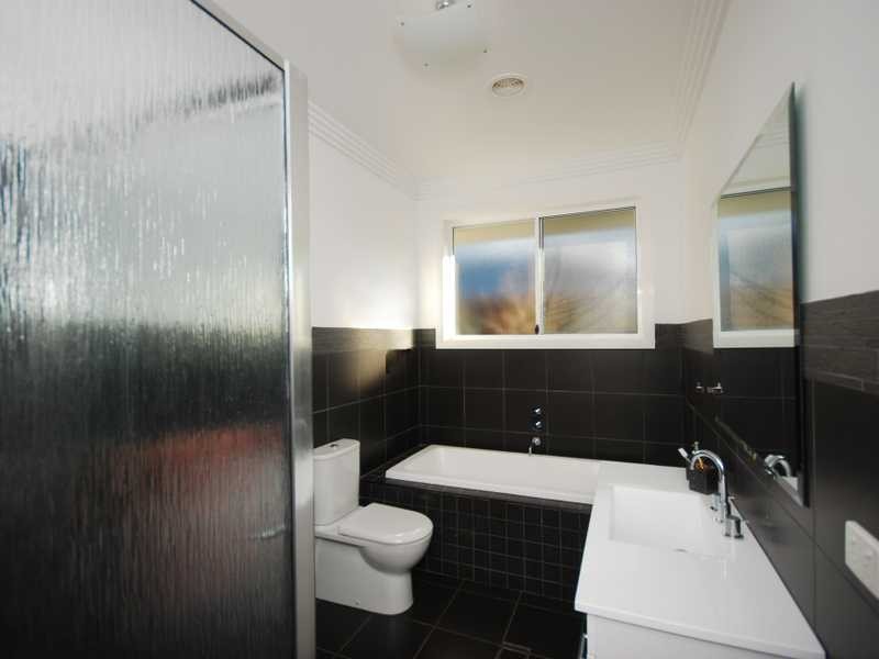 15 Bedervale Street, Bourkelands NSW 2650