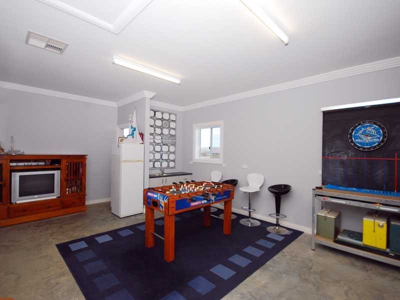 15 Bedervale Street, Bourkelands NSW 2650