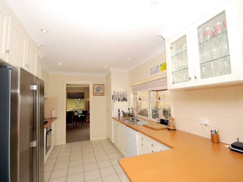 5 Garru Place, Glenfield Park NSW 2650