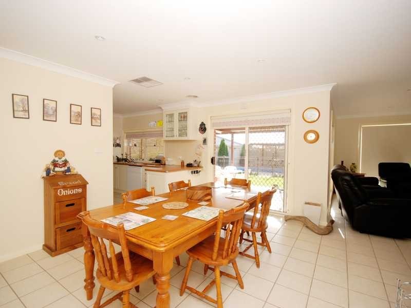 5 Garru Place, Glenfield Park NSW 2650