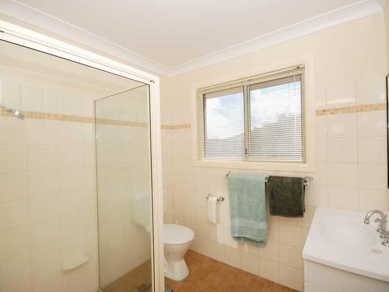 5 Garru Place, Glenfield Park NSW 2650