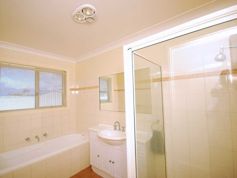 5 Garru Place, Glenfield Park NSW 2650