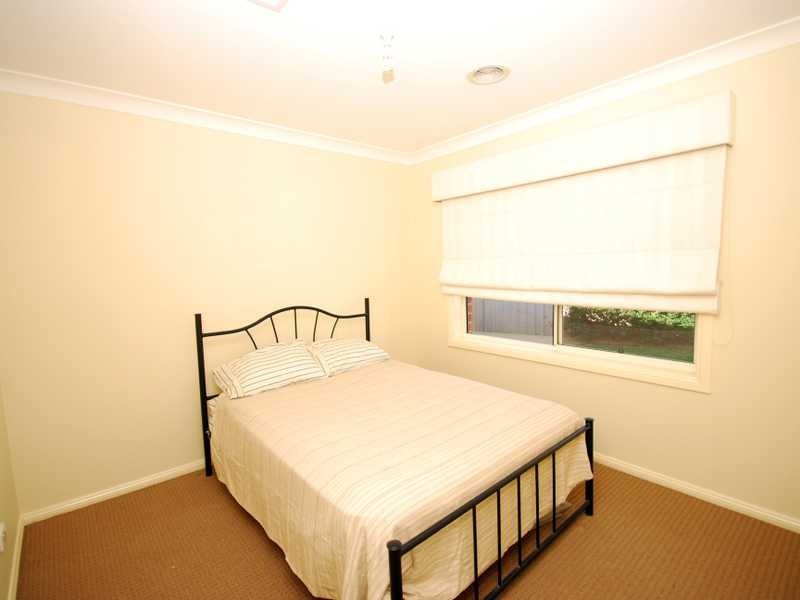 5 Garru Place, Glenfield Park NSW 2650