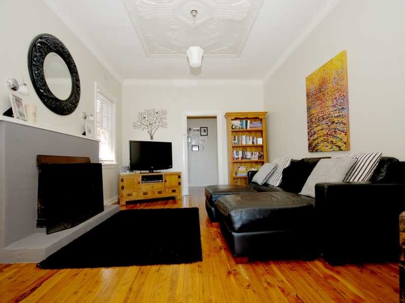 50 Garland Street, Turvey Park NSW 2650