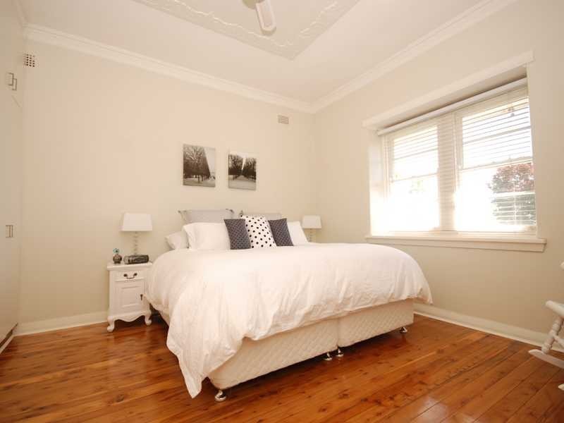 50 Garland Street, Turvey Park NSW 2650