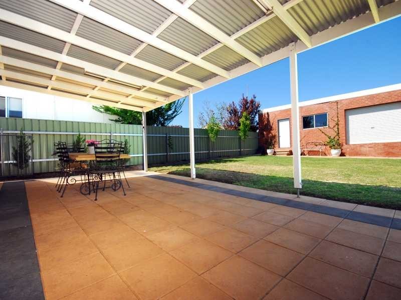 50 Garland Street, Turvey Park NSW 2650
